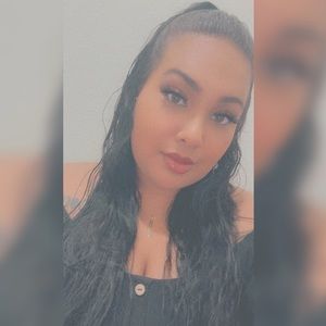 Meet your Posher, Leila